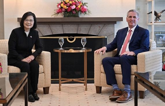 އެމެރިކާގެ ވެރިން ތައިވާންގެ ރައީސް ބައްދަލުކުރައްވަނީ