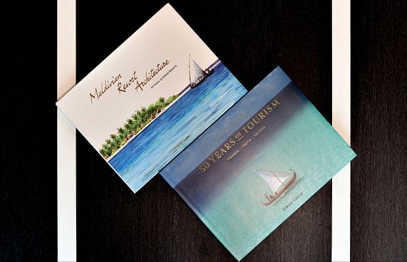 ޓޫރިޒަމްގެ 50 އަހަރު ފާހަގަކުރަން މަޓީގެ ދެ ފޮތެއް