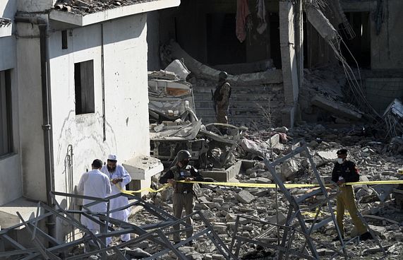 ޕާކިސްތާނުގައި ހަތިޔާރު ގުދަނެއް ގޮވައި 13 މަރު