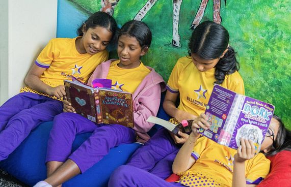 ބިލަބޮންގް، ފިންލެންޑް ސްކޫލްގެ އެޑްމިޝަނަށް ހުޅުވާލަނީ