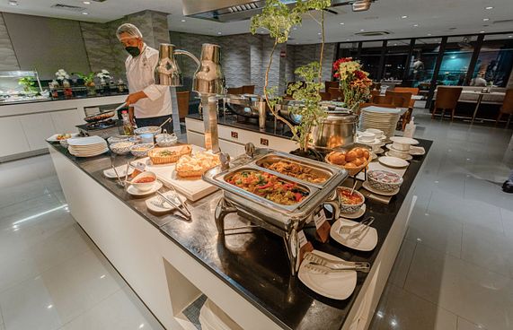 މާގިރިން މާދަމާ ރޭ "ތީމް ބުފޭ ނައިޓްސް" ފަށަނީ