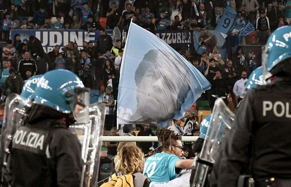 33 އަހަރު ފަހުން ނަޕޯލީއަށް އިޓަލީގެ ރަސްކަން