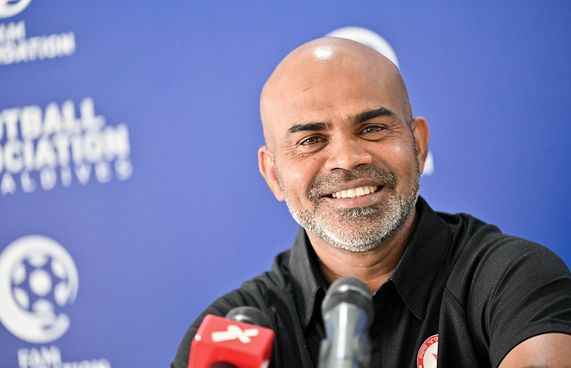 އީގަލްސްގެ ވަކިވަކި ކުޅުންތެރިންނަށް ސަމާލުވާނަން