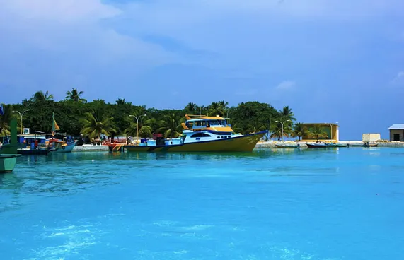 އުކުޅަހުގައި ޓޫރިސްޓަކު ގެނބިގެން މަރުވެއްޖެ