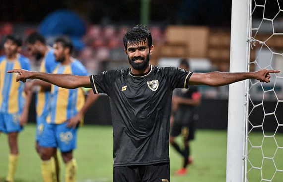 ވެލެންސިއާ އަތުން އީގަލްސް އަށް މުހިއްމު މޮޅެއް