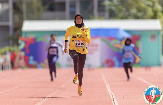 ފުރަތަމަދުވަހު އަހްނާ މުގުރާލީ ޓްރިޕަލް ޖަމްޕުގެ ރެކޯޑް