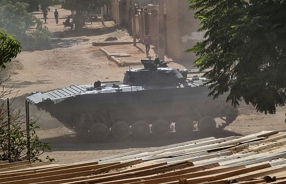 ހަމަލާތައް މެދުކަނޑާލަން އެއްބަސްވެ ހަނގުރާމަ ކުރިއަށް