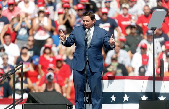 ޓްރަމްޕާ ވާދައަށް ފްލޮރިޑާގެ ގަވަރުނަރު ނުކުންނަވައިފި