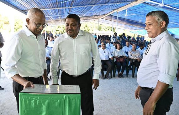 ދަރަނބޫދުއަށް ރީތި ބޮޑު ބަނދަރެއްގެ ނަސީބު