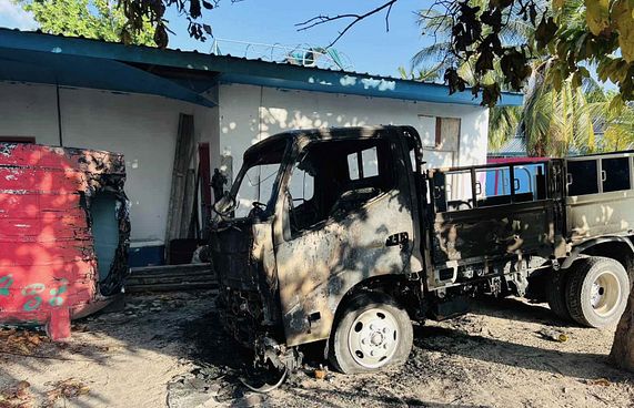 ލަންދޫ ކައުންސިލުން ގަތް ޕިކަޕުގައި ރޯވެ އަނދައިފި