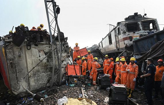 އިންޑިއާގައި ހިނގި ރޭލް އެކްސިޑެންޓެއްގައި 280 މަރު