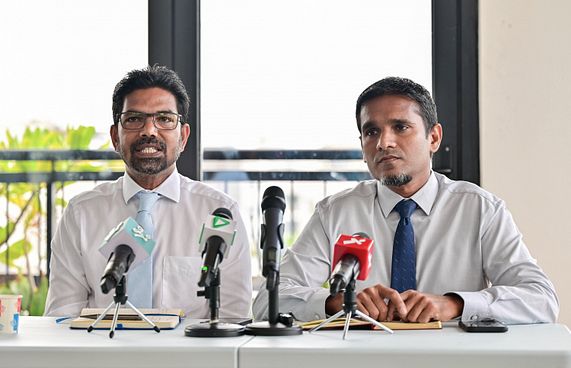 ޑިމޮކްރެޓްސްގެ ލިސްޓު އާންމުވި މައްސަލައެއް!