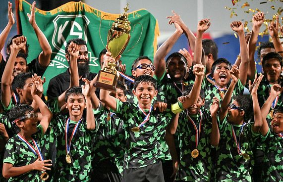 13 އަހަރުން ދަށުގެ ސްކޫލް ޗެމްޕިއަންކަން ކަލާފާނަށް