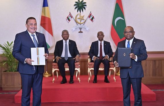 ރާއްޖެ-ސީޝެލްސްގެ ވައިގެ ދަތުރުތައް ފަށައި ވިސާ ދެނީ