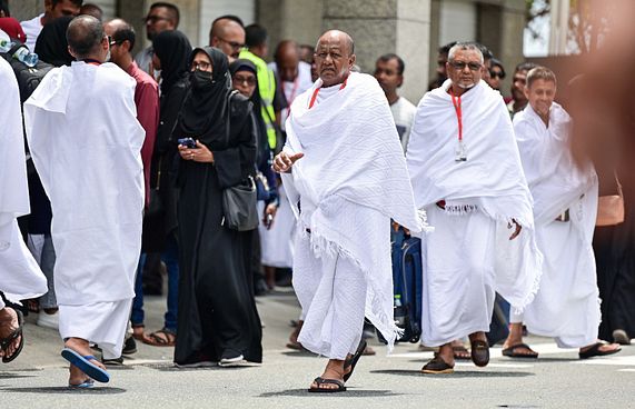 ހުއްދަ ނުނަގާ އުމްރާއަށް ގެންދާނަމަ ފިޔަވަޅު އަޅާނެ