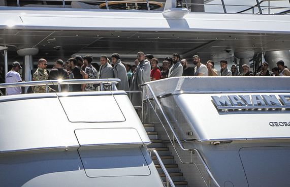 ގްރީސްގެ ބޯޓެއް ބަންޑުންޖަހާލައި 79 މީހުން މަރުވެއްޖެ