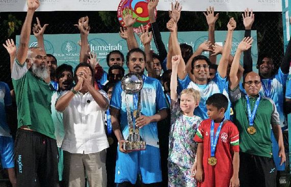 ވައްކަރާއި ބަނޑޮސް ވެސް ޒޯން ޗެމްޕިއަންކަން ހޯދައިފި