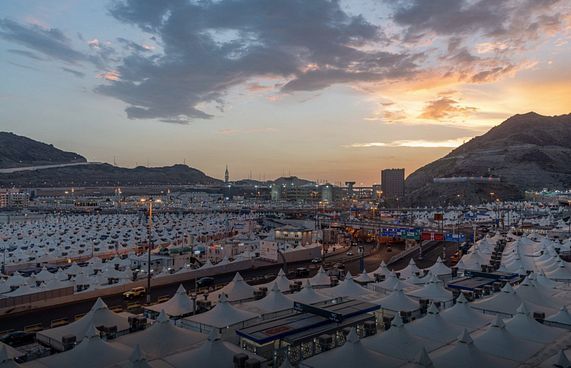 ހައްޖާޖީން އަރަފާތަށް ދިއުމަށް މިނާގެ ދަތުރު ފަށަނީ