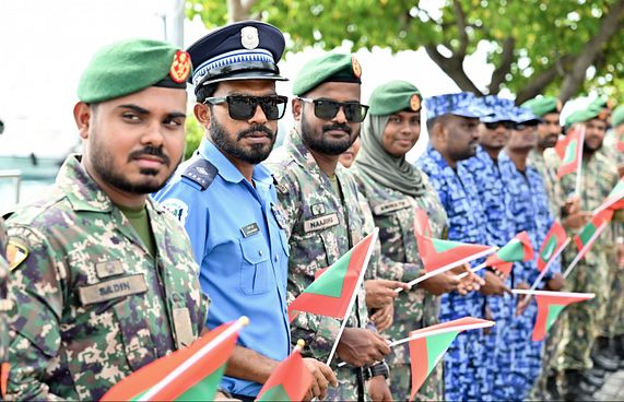 ފުލުހުންގެ މުސާރަ ދެގުނަކުރުން ލަސްވާތީ މައްސަލައެއް!
