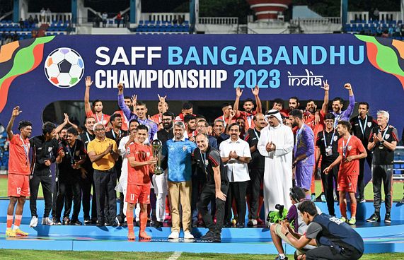 ސާފް ޗެމްޕިއަންޝިޕް ހޯމް އެންޑް އަވޭ ފޯމެޓަށް ބާއްވަނީ