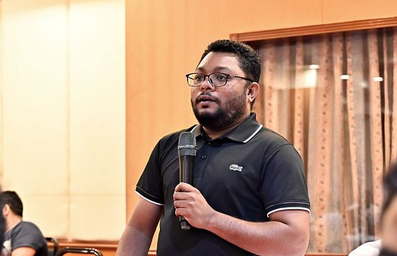 އަޒްމީނަށް 40،000ރ. ދިނީ ކުރީގެ މަސައްކަތަށް