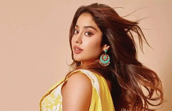 ޖާންވީ ކަޕޫރު ތަމަޅަ ފިލްމެއް ކުޅެނީ