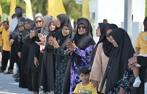 ސިޔާސީއެއް ނޫން، މި ރަށްރަށުން ބޭނުމީ ހިދުމަތް!