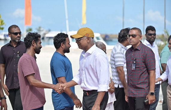 ކޮޅުފުށި ކައިރީގައި ރިސޯޓެއް ހަދާނަން: ރައީސް