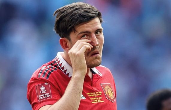 ޔުނައިޓެޑްގެ ކެޕްޓަން ބޭންޑް މެގުއާ އަތުން ނަގައިފި