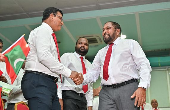 "ޕާޓީތަކުގެ މެދުގައި ކޯޅުން ހުއްޓުވޭނީ ގާސިމަށް"