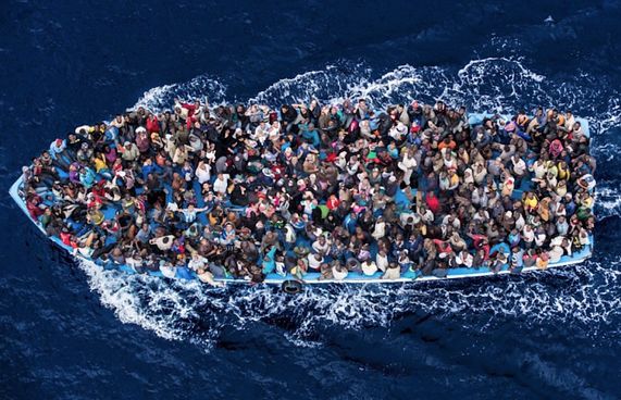 ރެފިއުޖީންގެ 2 ބޯޓެއް ފަރަށްއަރައި 23 މީހުން މަރު