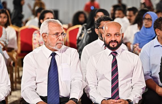 ފާރިސް އެއްވެސް ކެންޑިޑޭޓަކަށް ތާއީދުނުކުރަން ނިންމައިފި