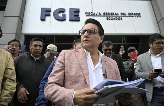 އިކުއެޑޯގެ އުންމީދީ ރިޔާސީ ކެންޑިޑޭޓް އަވަހާރަކޮށްލައިފި