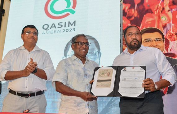 ކުރީގެ ރައީސް ވަހީދާއި ޝައިނީ ޖޭޕީއަށް ސޮއިކޮށްފި