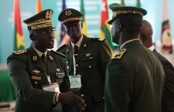 މަޝްވަރާކުރަން ނައިޖަރުގެ އަސްކަރީ ވެރިން އެއްބަސްވެއްޖެ