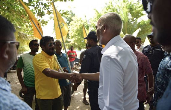 ކެލާގައި ދެކޮޅަށް އަޑު އުފުލި މީހުން ގާތަށް މުއިއްޒު!