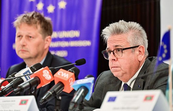 ވަސީލަތްތައް ބޭނުންކުރާ ގޮތާ މެދު އީޔޫގެ ކަންބޮޑުވުން!