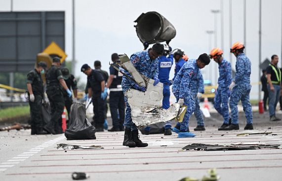 މެލޭޝިޔާގައި ޕްރައިވެޓް ޖެޓެއް ވެއްޓި 10 މީހުން މަރު