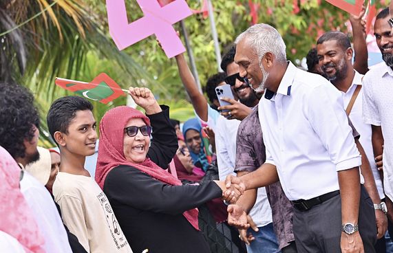 'މަޑަވެލި އިޒް ޕިންކް'؛ ޕީޕީއެމަށް ލޯތްބާއި ޖޯޝް