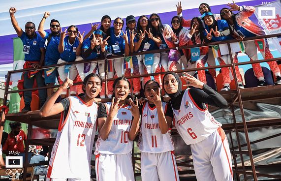 ތުރީ އޮން ތުރީ:އަންހެން ސެމީއަށް، ފިރިހެން ކުއާޓާއަށް