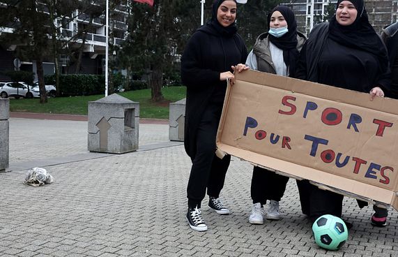 ފަރަންސޭސި ސްކޫލްތަކުގައި އަބާޔާ މަނާކުރަނީ