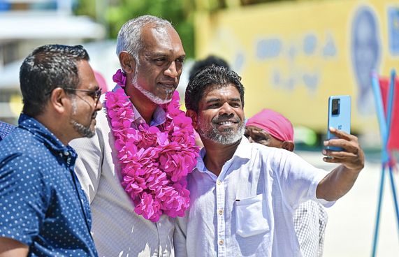 ވަޒީފާއެއް ނުގެއްލޭނެ، މަޝްރޫއެއް ނުހުއްޓޭނެ: މުއިއްޒު