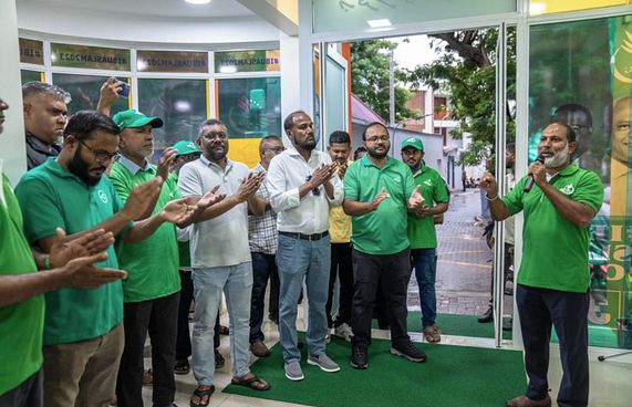 އިމްރާން ވިދާޅުވީ އަދާލަތުން ތިބީ ރައީސާ އެކު ކަމަށް