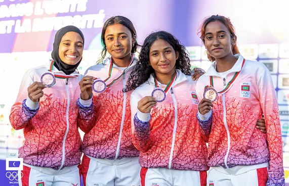 އަންހެނުންގެ 4 ގުނަ 400 މީޓަރު ރިލޭއިން ބްރޯންޒް