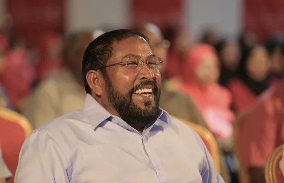 "ހަ މަސް ތެރޭ ޝަންގްރިއްލާ އާއި ހެރެތެރެ ހަދާނަން"