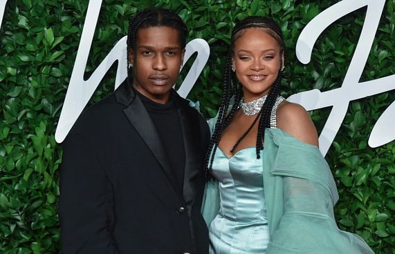 ރިއާނާ އާއި ރޮކީގެ ދަރިފުޅަށް ކިޔާ ނަން ހާމަވެއްޖެ