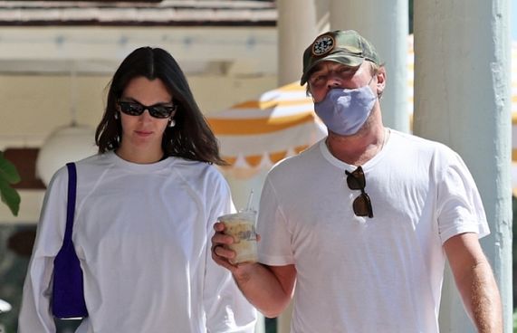 ލިއޮނާޑޯގެ އާ ލޯބިވެރިޔަކީ 25 އަހަރުގެ މޮޑެލްއެއް