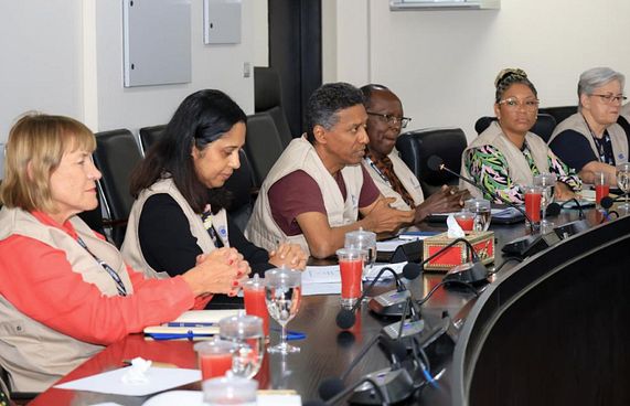 ދެފުށް ފެންނަ އިންތިހާބަކަށް ކޮމަންވެލްތުގެ ތައުރީފް