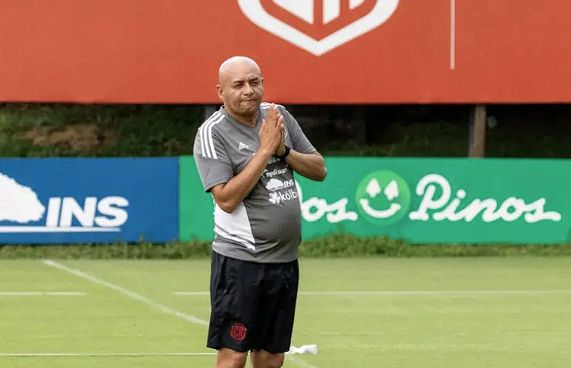 ކޮސްޓަރިކާގެ އެސިސްޓެންޓް ކޯޗު މަރުވެ ޓީމަށް ޝޮކެއް