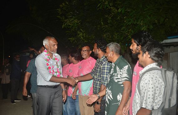 މުއިއްޒުގެ ސުވާލެއް: ވެންޓިލޭޓަރުތަކުގެ ފައިސާ ކޮބާ؟